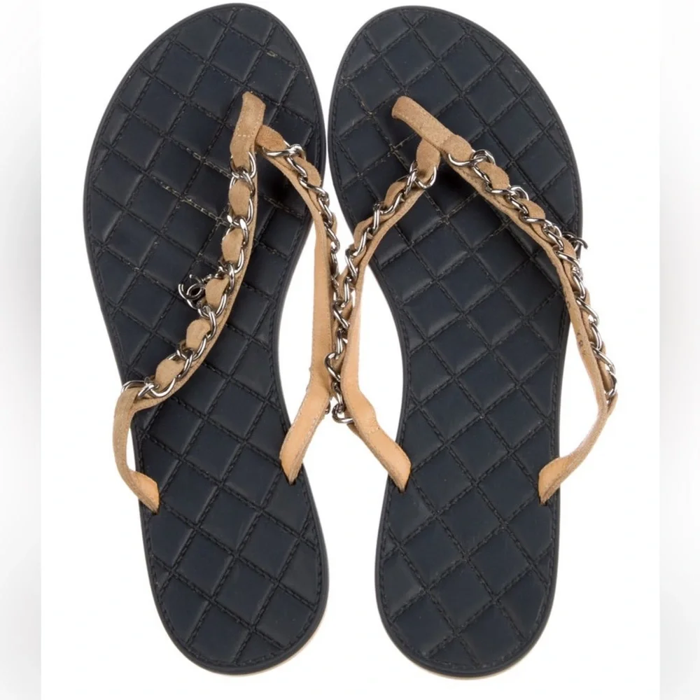 Chanel 2015 Interlocking CC Logo Flip Flops Women’s Size: 8.5 (US 8.5 / IT 38.5)